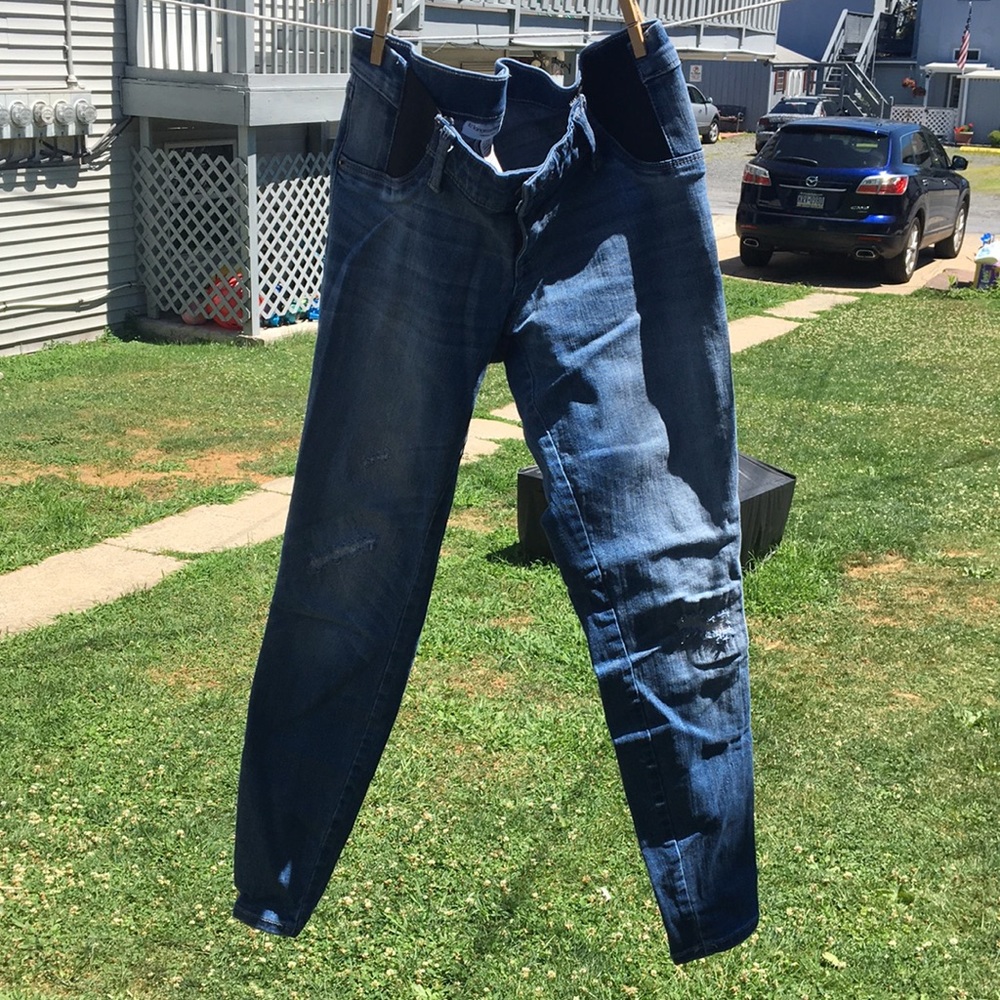 Distressed Maternity skinny jeans